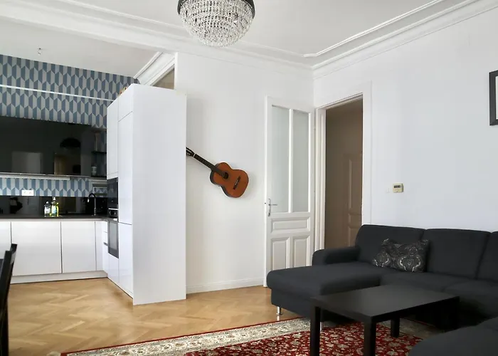 Apartment 3 Stops To Mainstation