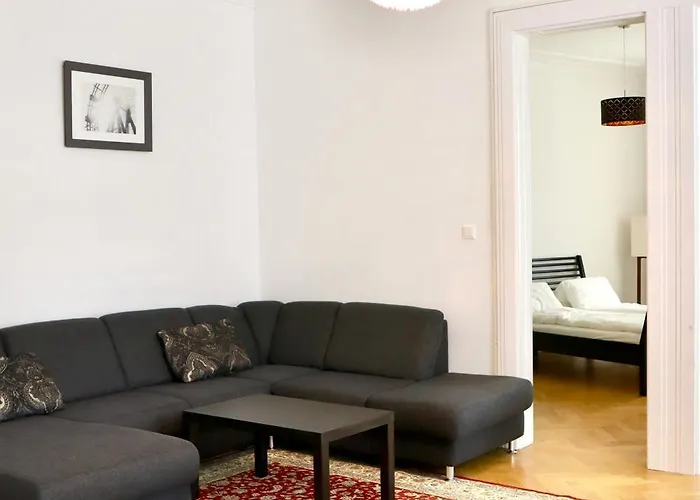 Apartment 3 Stops To Mainstation