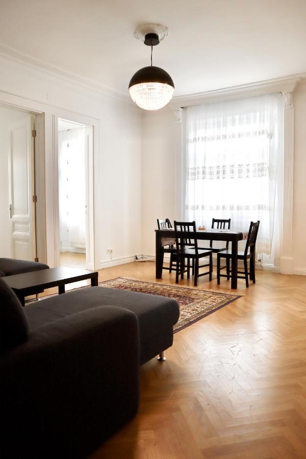 3 Stops To Mainstation Appartement Wenen