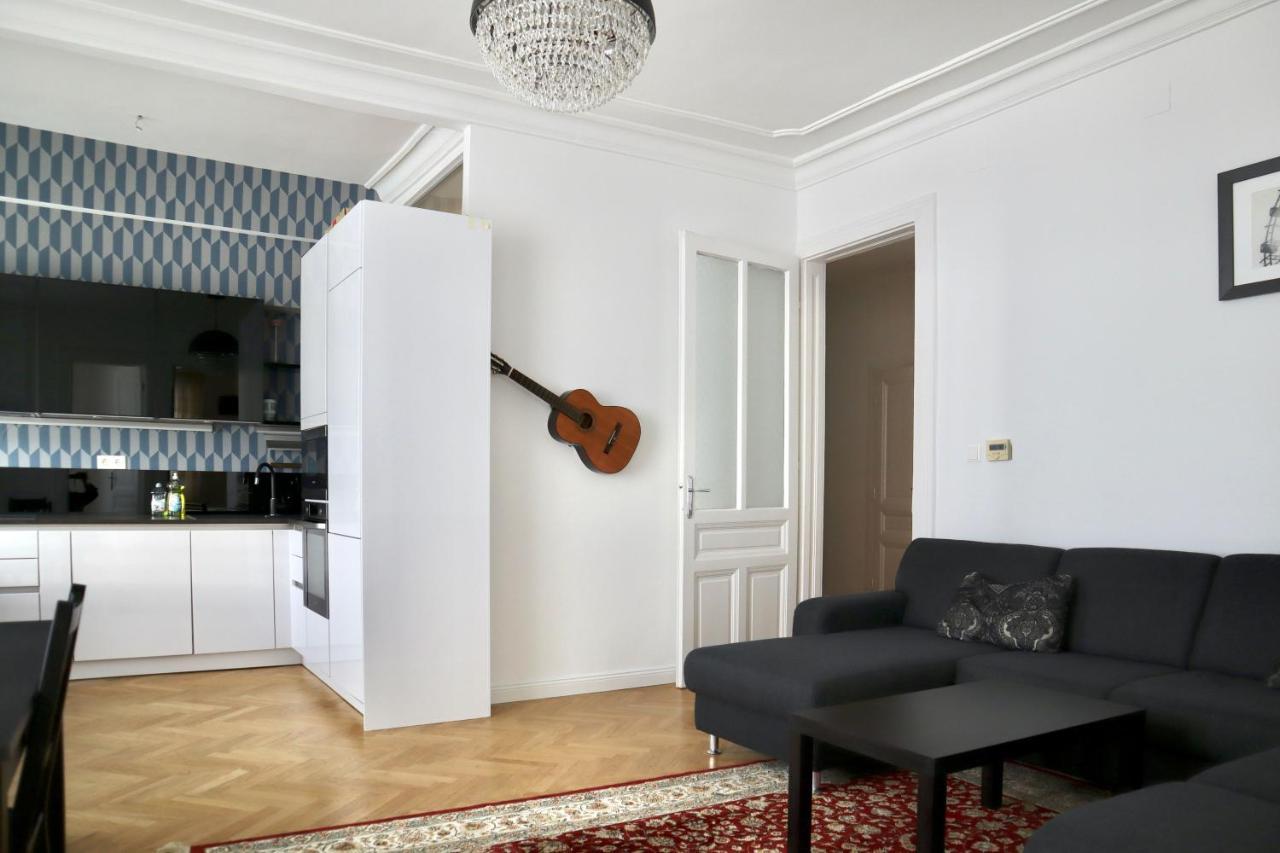 3 Stops To Mainstation Apartment